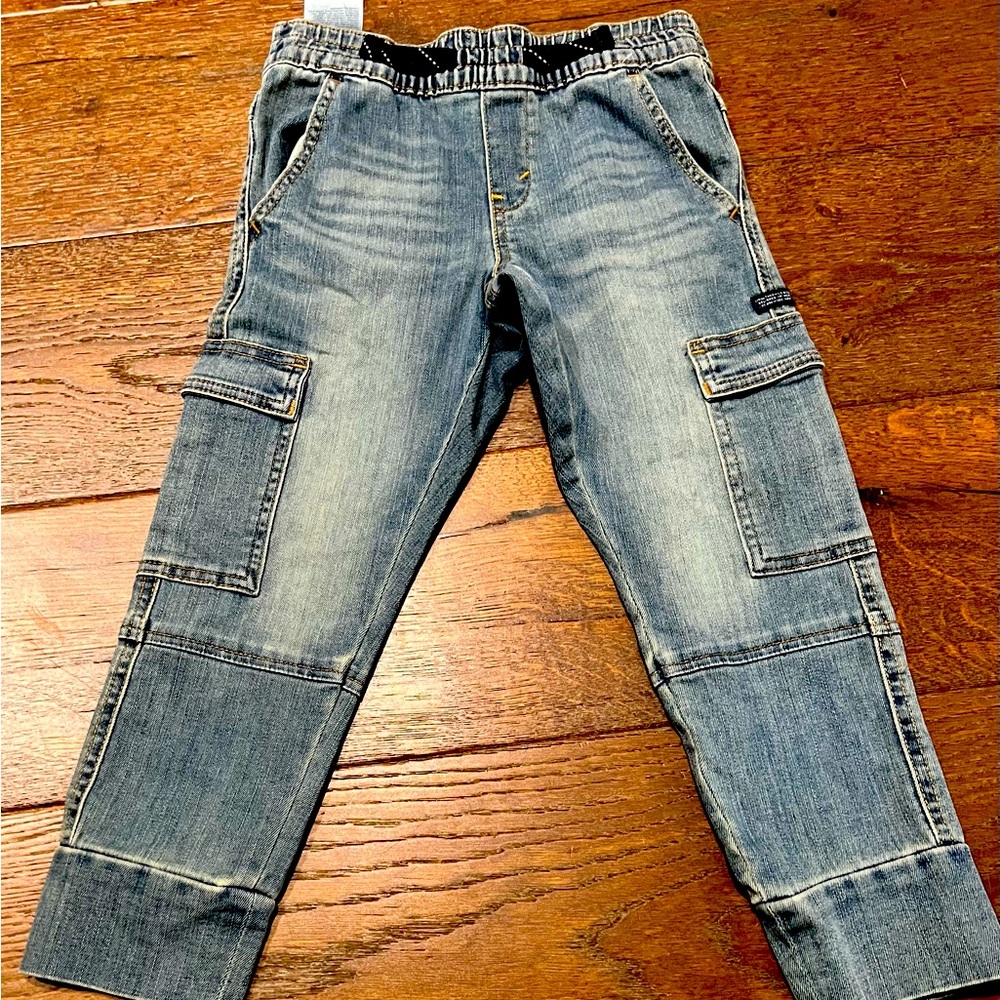 Levi’s Cargo Capri Pants